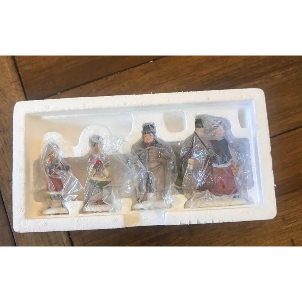 Dept 56 Dickens Village Chelsea Lane Shoppers & Hat Monger Cart Set #58390 58392
